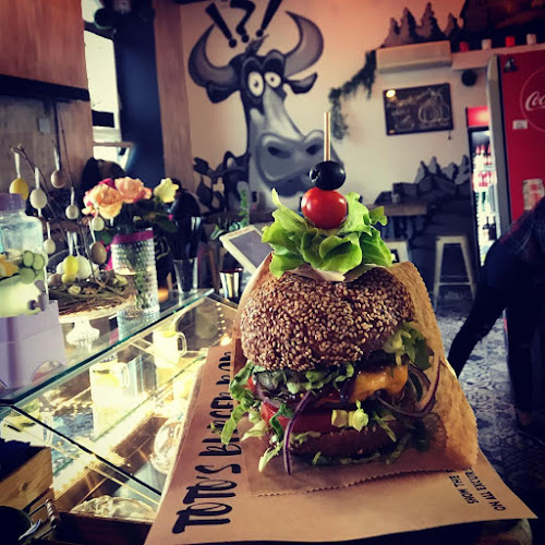 Trumbićeva obala 2, 21000, Split