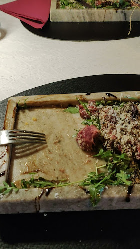 Konoba Okit - Karmelski Dvori - Gastronomija i ugostiteljstvo