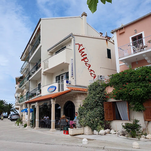 Ahipara zalogajnica, Podgora