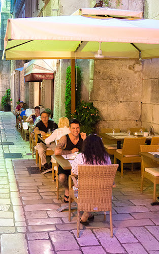 Posejdon - Gastronomija i ugostiteljstvo