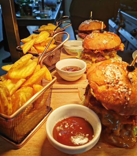 Portić 3/b, 51000, Rijeka