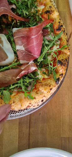 Opinii despre Bistro Pizzerija "Fontana" în Pučišća - Gastronomija i ugostiteljstvo