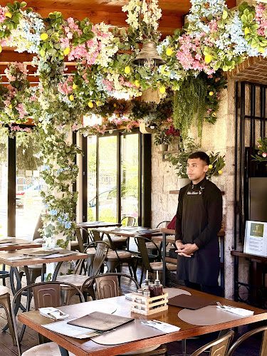 Kuzmanićeva 3, 21000, Split