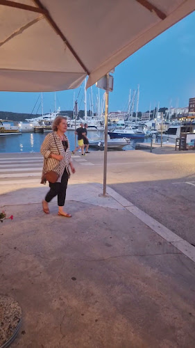 Comentarii opinii despre Maha Bar