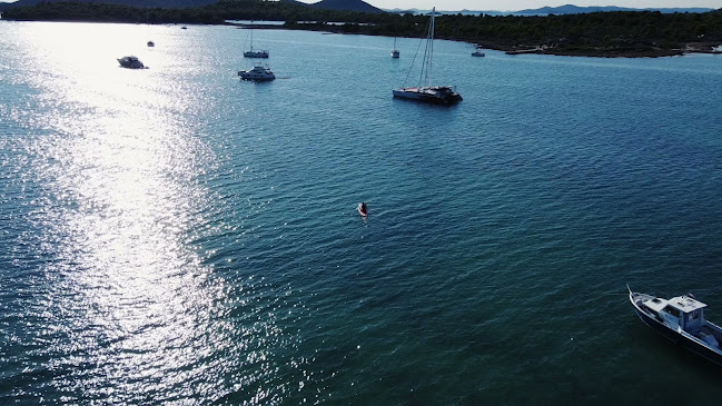 Opinii despre Restoran La Spuž în Betina - Gastronomija i ugostiteljstvo