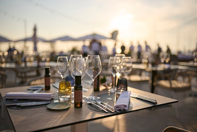 Half 8 Restaurant, Novigrad