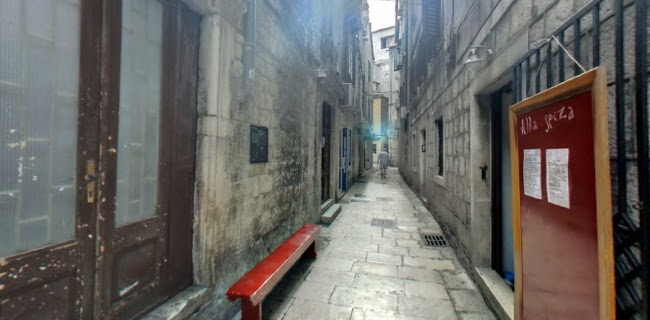 Charlie's Bar Split - Split