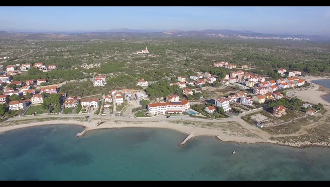 Opinii despre Beach Bar Paja în Srima - Gastronomija i ugostiteljstvo