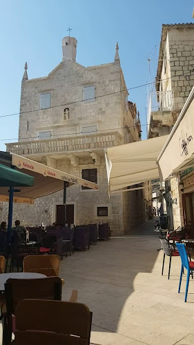 Opinii despre Plaza Lucica în Komiža - Gastronomija i ugostiteljstvo