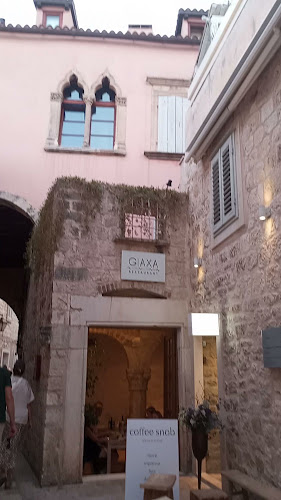 Faria - Garden & terrace / Restaurant & Pizza - Hvar