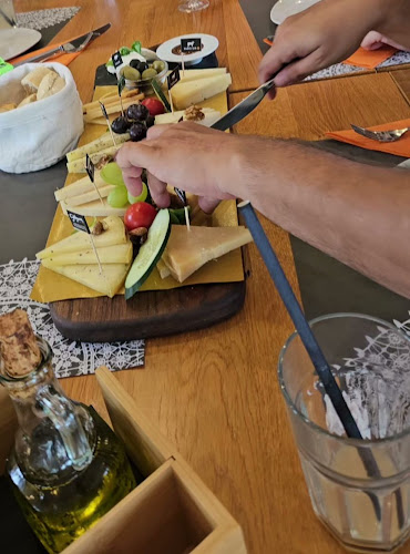 Opinii despre GLIGORA CHEESE BAR în Kolan - Gastronomija i ugostiteljstvo