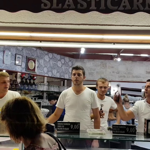 Opinii despre Slastičarna Kairo în Novigrad - Gastronomija i ugostiteljstvo