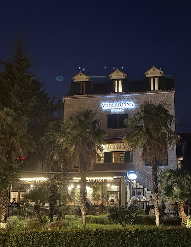 Kuzmanićeva 3, 21000, Split