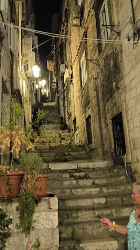 Buzz Bar - Gastronomija i ugostiteljstvo