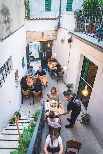 Ul. Sv. Petra starog 2, 21000, Split