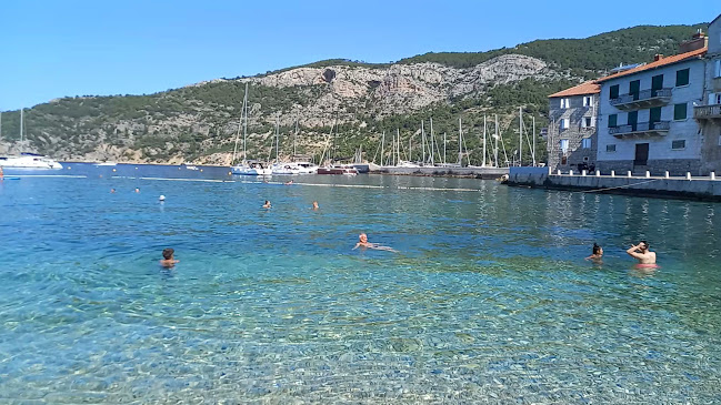 Opinii despre Plaza Lucica în Komiža - Gastronomija i ugostiteljstvo