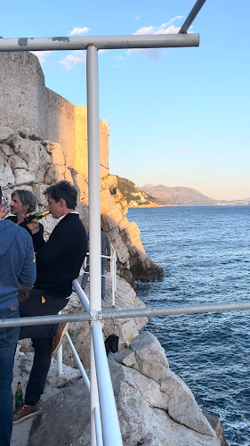 Buža - Gastronomija i ugostiteljstvo