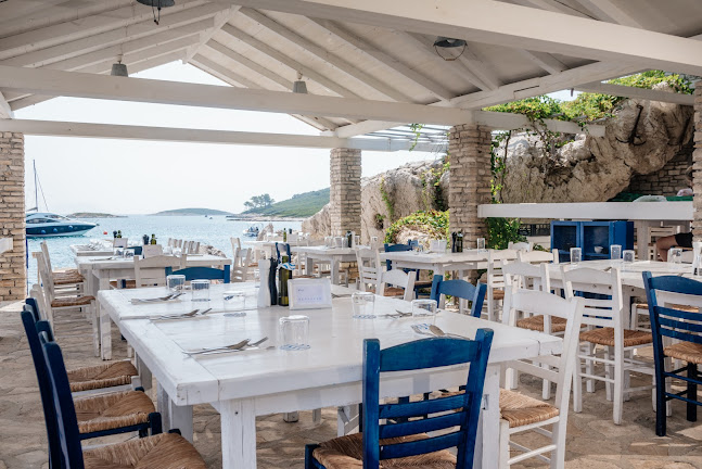 Opinii despre Moro beach Stupe în Korčula - Gastronomija i ugostiteljstvo