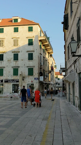 Opinii despre Caffe Bar Martini în Makarska - Gastronomija i ugostiteljstvo