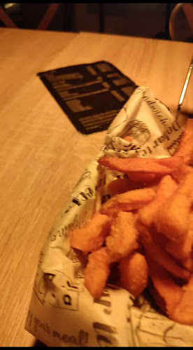 Opinii despre Luigi's restaurant (burger & pizza bar) în Kaštel Novi - Gastronomija i ugostiteljstvo