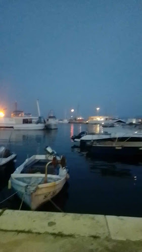 Opinii despre Gusarska Luka în Sućuraj - Gastronomija i ugostiteljstvo