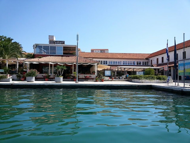 Put Cumbrijana 22, 21220, Trogir