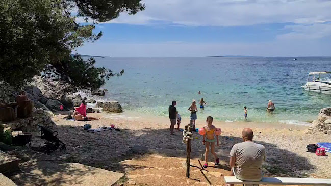 Opinii despre Žal Beach Bar & Kitchen în Kampor - Gastronomija i ugostiteljstvo