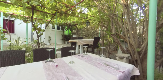 Faria - Garden & terrace / Restaurant & Pizza - Hvar