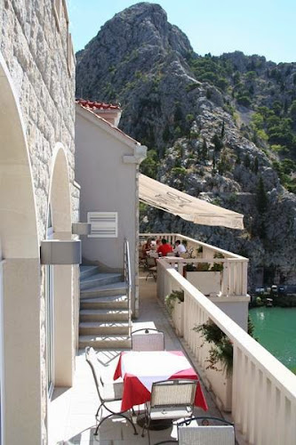 Mosorska cesta 13, 21310, Omiš