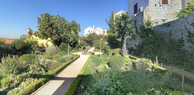 Srednjovjekovni samostanski mediteranski vrt Sv. Lovre - Gastronomija i ugostiteljstvo