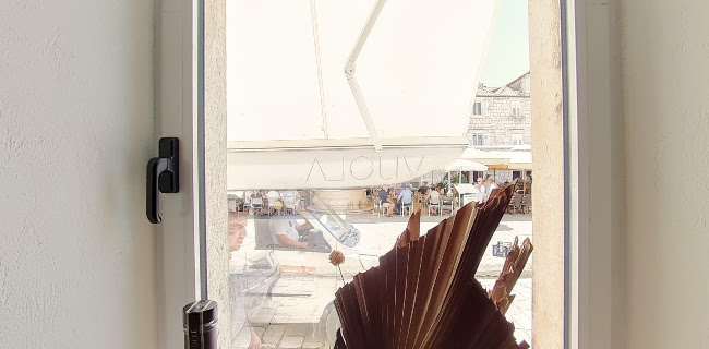 Opinii despre VIJOLA Wine&Tasting Store Hvar în Hvar - Gastronomija i ugostiteljstvo
