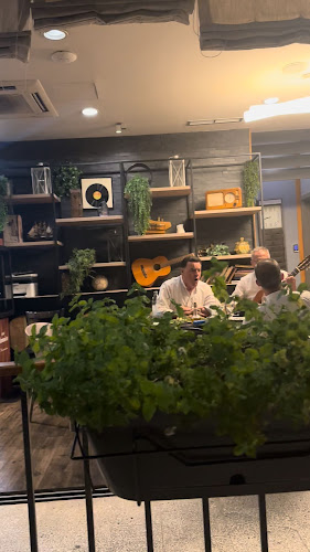 Opinii despre SidiBar, restaurant, sports & music terrace în Split - Gastronomija i ugostiteljstvo