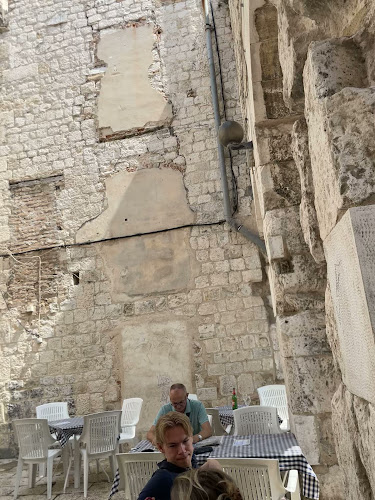 Opinii despre Zalogajnica Dioklecijan în Split - Gastronomija i ugostiteljstvo