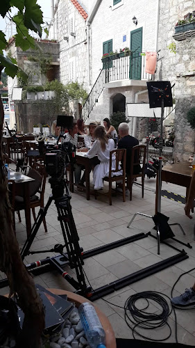 Opinii despre Konoba Zvijezda Mora în Stari Grad - Gastronomija i ugostiteljstvo