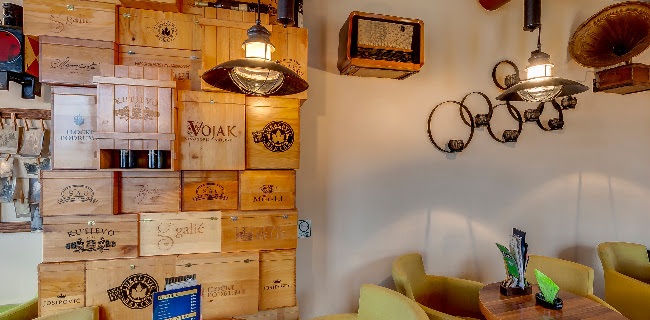 Brooklyn, Caffe Bar - Gastronomija i ugostiteljstvo