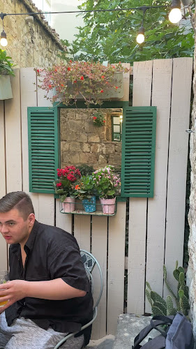 Trg Svetog Mihovila 1, 21310, Omiš