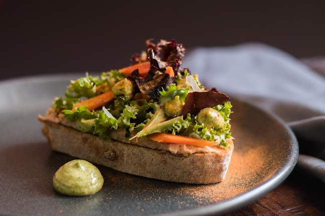 Brokenships Bistro - Gastronomija i ugostiteljstvo