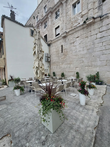 Obala Hrvatskog narodnog preporoda 25, 21000, Split