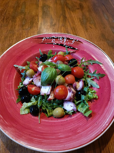 Tomahawk Steakhouse and Sushi Bar - Gastronomija i ugostiteljstvo