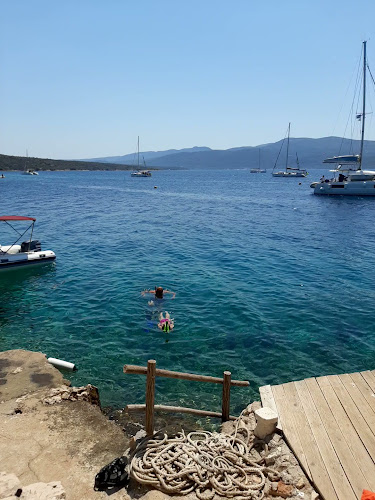 Tiha Lounge Bar - Gastronomija i ugostiteljstvo