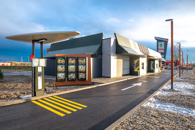 McDonald's Supernova Buzin - Gastronomija i ugostiteljstvo