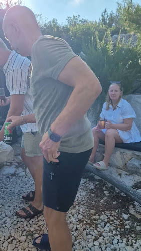 Opinii despre Tiha Lounge Bar în Stari Grad - Gastronomija i ugostiteljstvo