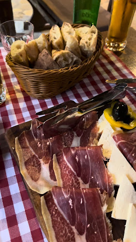 Opinii despre Konoba "Ivanovi Dvori" în Blato na Cetini - Gastronomija i ugostiteljstvo