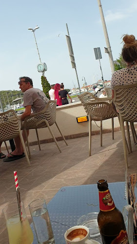 Queen Elizabeth - Gastronomija i ugostiteljstvo