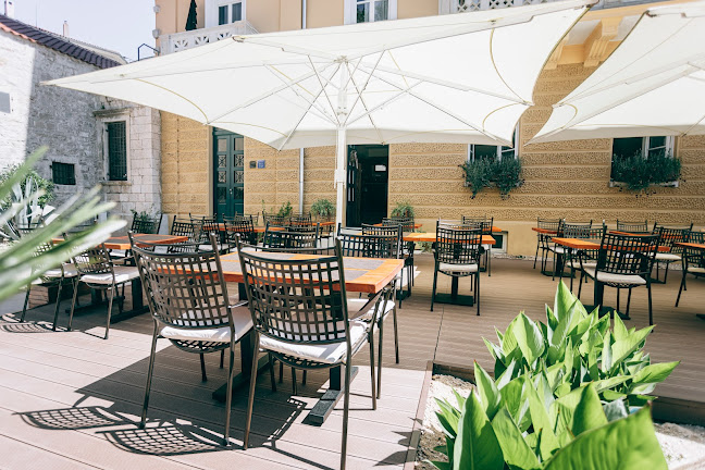 Trg tri bunara 4, 23000, Zadar