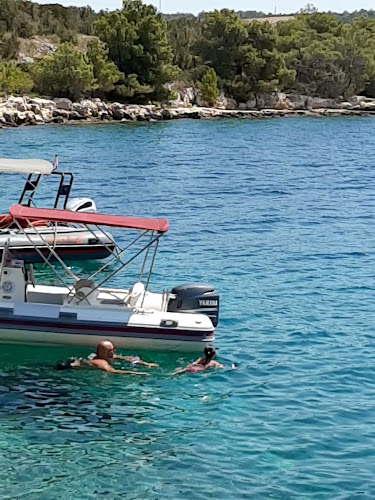 Rt Mlaki rat 1, 21460, Stari Grad