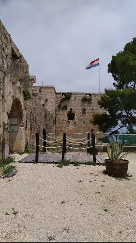 Fort George Croatia - Gastronomija i ugostiteljstvo