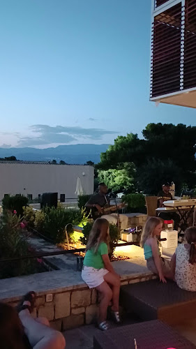 Restoran Velaris, - Gastronomija i ugostiteljstvo