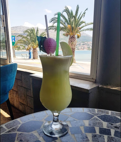 Caffe Porco Rosso - Stobreč