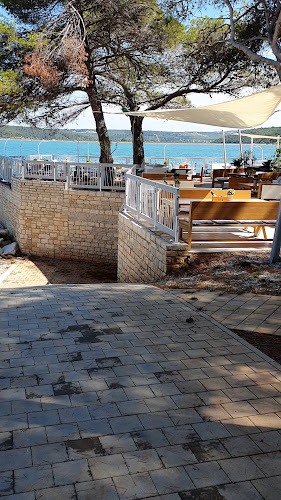 Opinii despre Tuna Bay Restaurant în Vabriga - Gastronomija i ugostiteljstvo